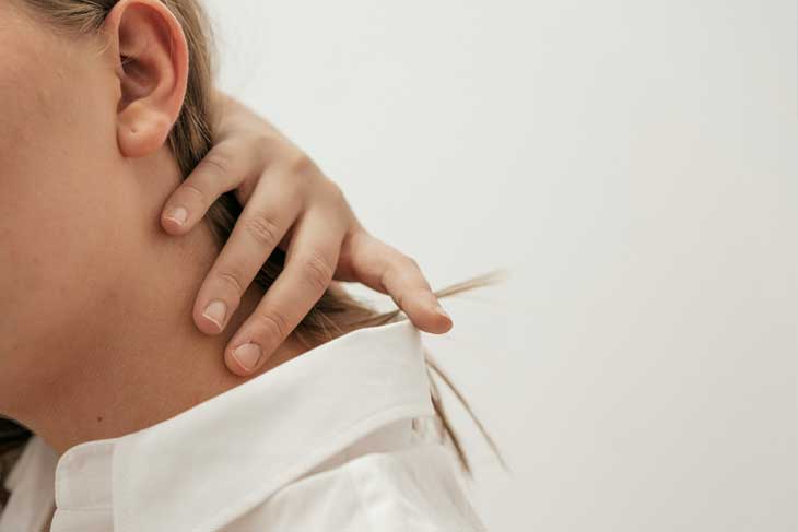 朝いきなり首を回さないで先に整える2ステップ