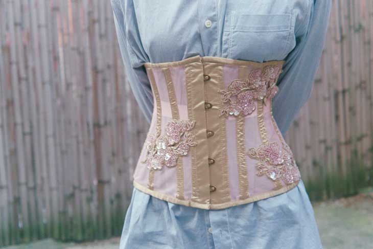 姿勢矯正ベルト・コルセットの使い方