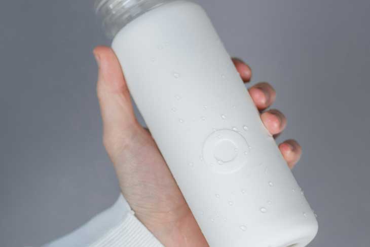 肩こりと手の使い方の関係イメージ